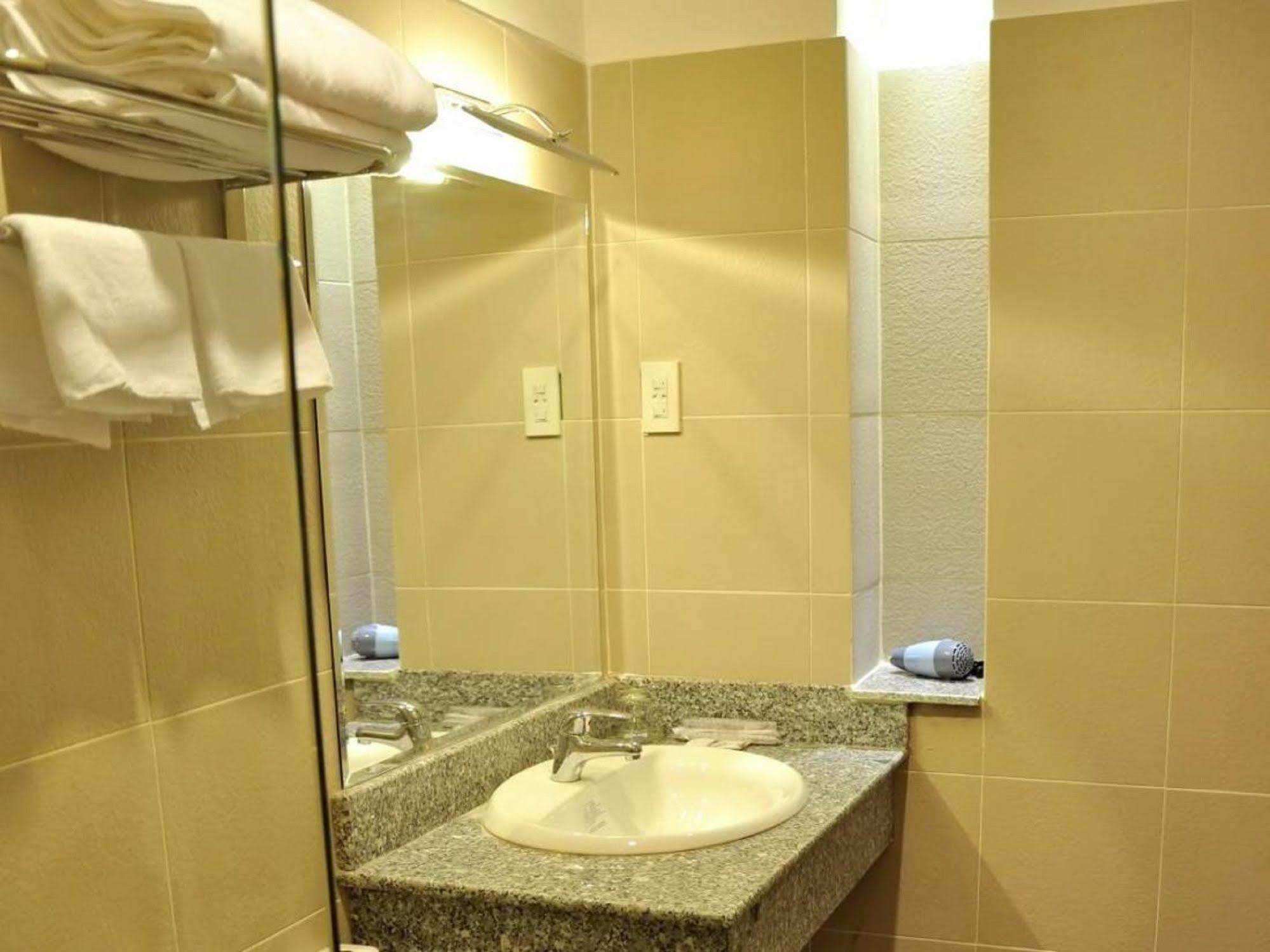 White Lion Hotel ญาจาง ภายนอก รูปภาพ
