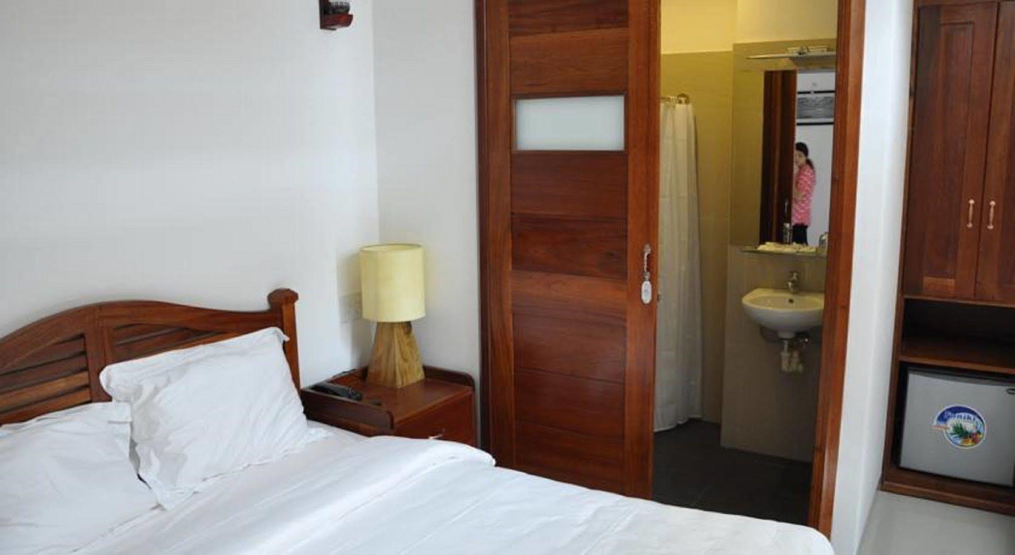 White Lion Hotel ญาจาง ภายนอก รูปภาพ
