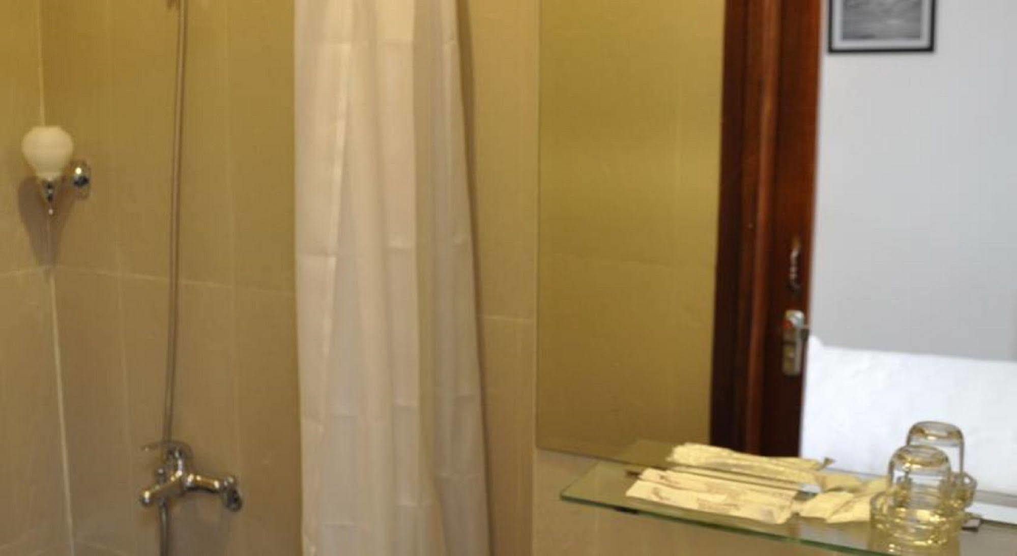 White Lion Hotel ญาจาง ภายนอก รูปภาพ